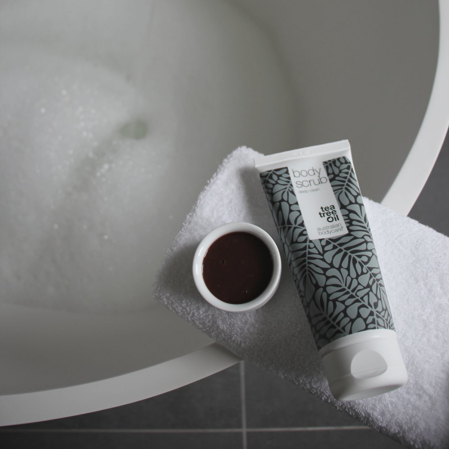 3 products for sebum plugs and whiteheads - The kit cleanses, exfoliates, and moisturizes the skin